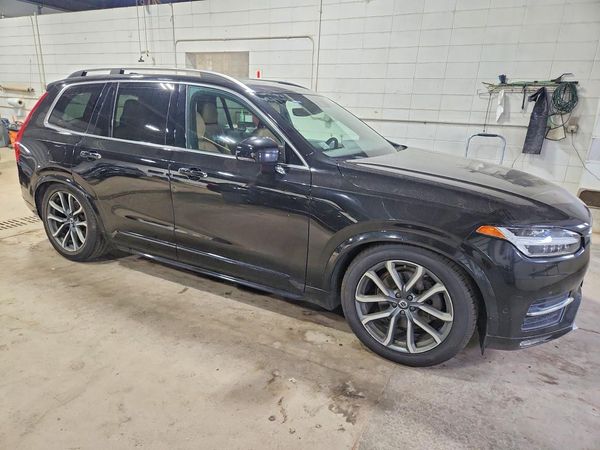 2017 VOLVO XC90 Momentum — Passenger 3/4