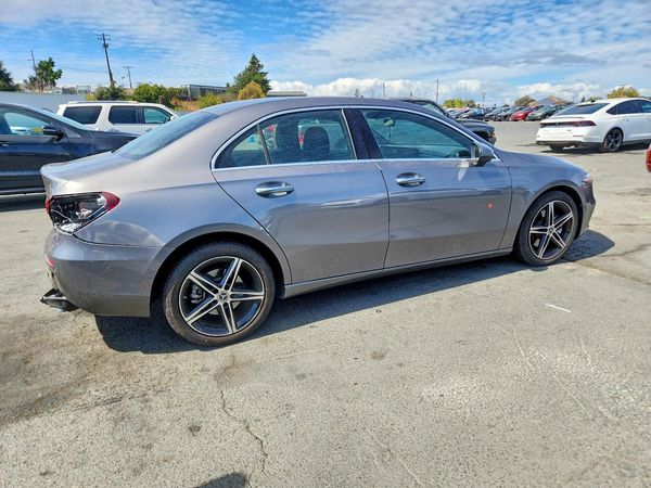 2022 MERCEDES-BENZ A A220