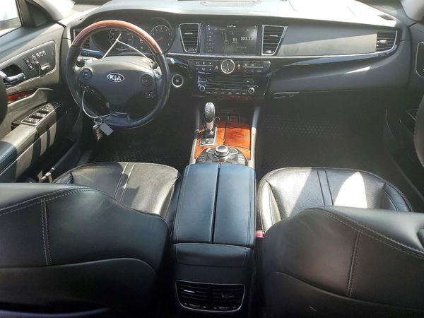 2017 KIA K900 V8 Luxury