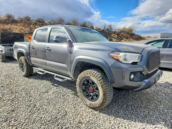 2017 TOYOTA TACOMA