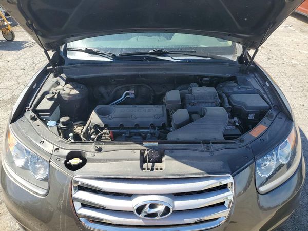 2012 HYUNDAI SANTA FE GL(Middle-low ) — Engine bay