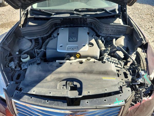 2015 INFINITI QX50 — Engine bay