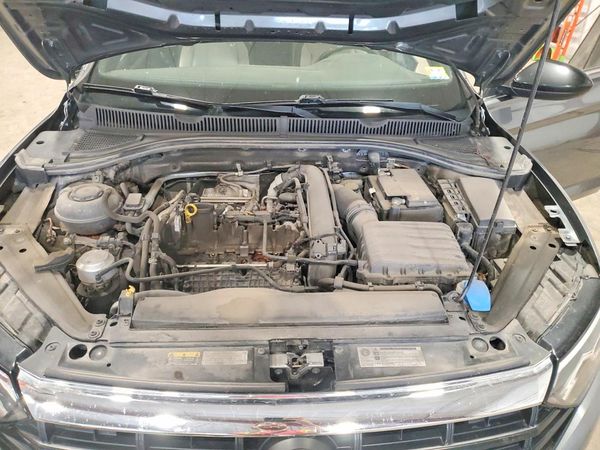 2020 VOLKSWAGEN JETTA S, R-Line — Engine bay