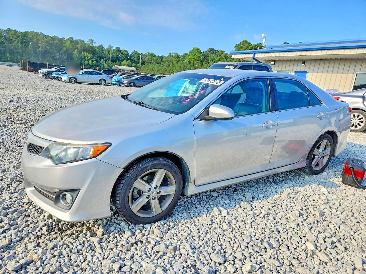 2012 TOYOTA CAMRY — Front 3/4