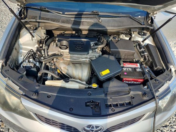 2012 TOYOTA CAMRY — Engine bay