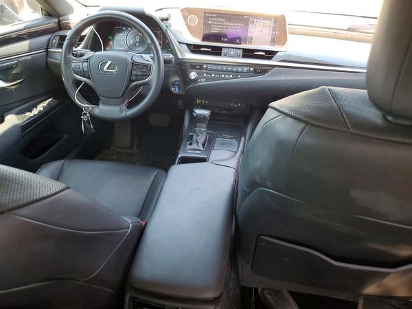 2021 LEXUS ES 300h Premium