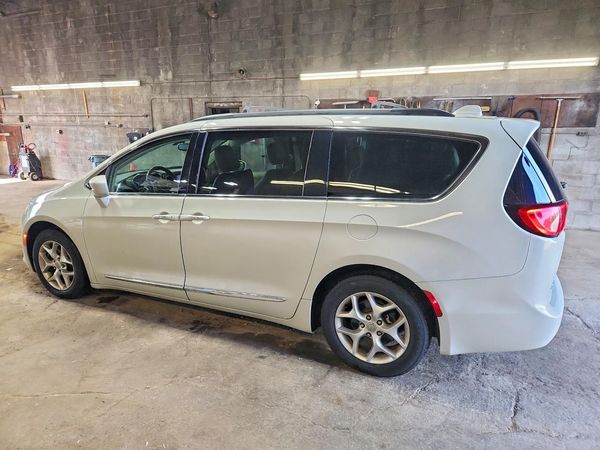 2017 CHRYSLER PACIFICA