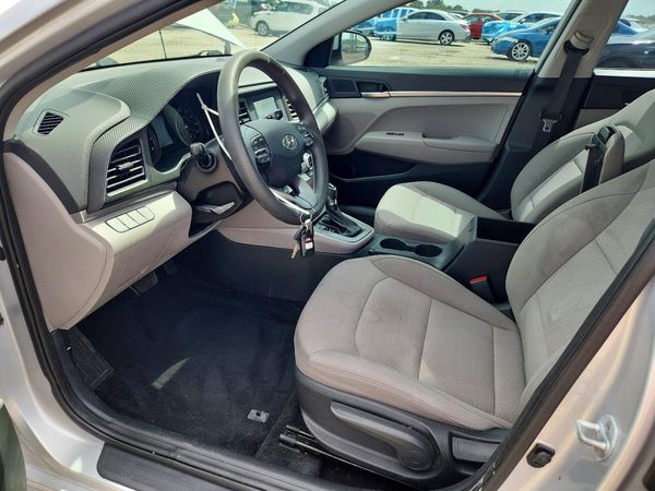 2019 HYUNDAI ELANTRA SE
