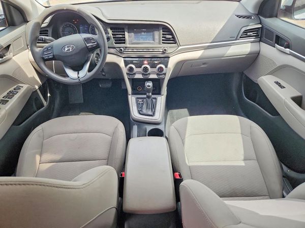 2019 HYUNDAI ELANTRA SE