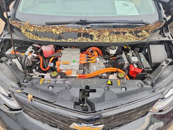 2020 CHEVROLET BOLT LT — Engine bay
