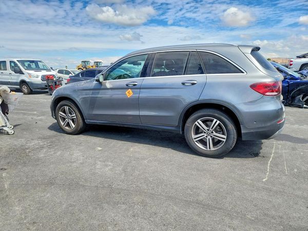 2022 MERCEDES-BENZ GLC