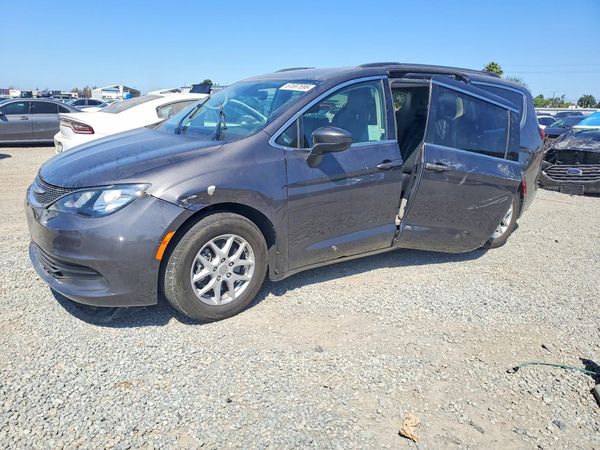 2020 CHRYSLER VOYAGER