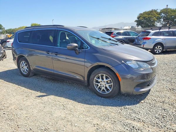 2020 CHRYSLER VOYAGER