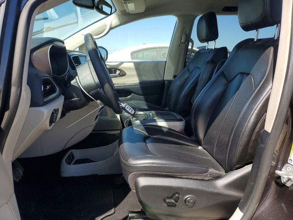 2020 CHRYSLER VOYAGER
