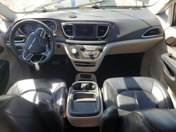 2020 CHRYSLER VOYAGER