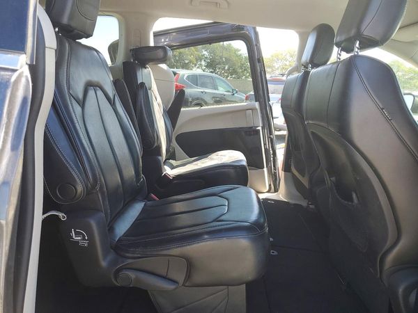 2020 CHRYSLER VOYAGER