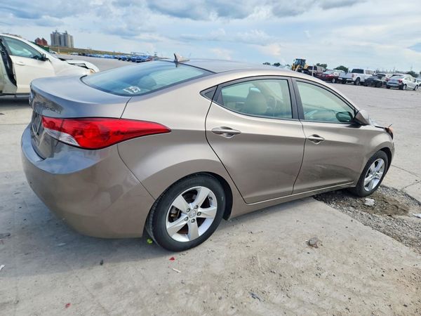 2012 HYUNDAI ELANTRA