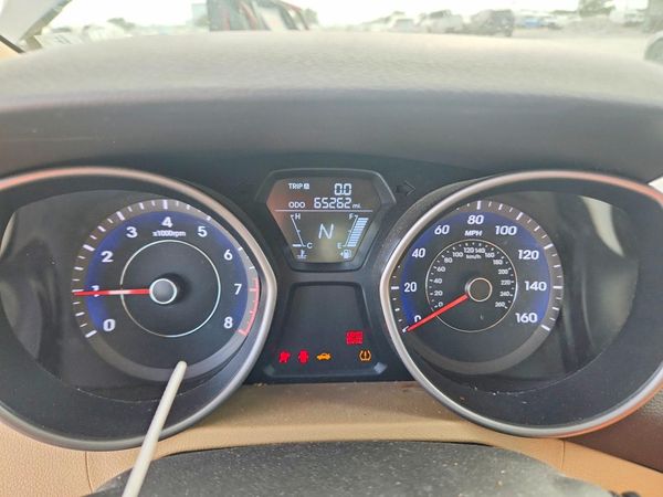 2012 HYUNDAI ELANTRA