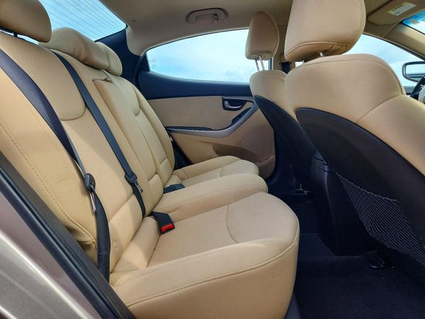 2012 HYUNDAI ELANTRA