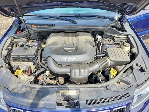 2014 JEEP CHEROKEE Limited — Engine bay