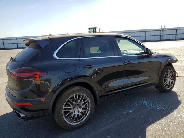 2016 PORSCHE CAYENNE