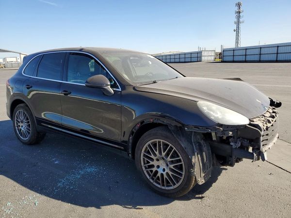 2016 PORSCHE CAYENNE