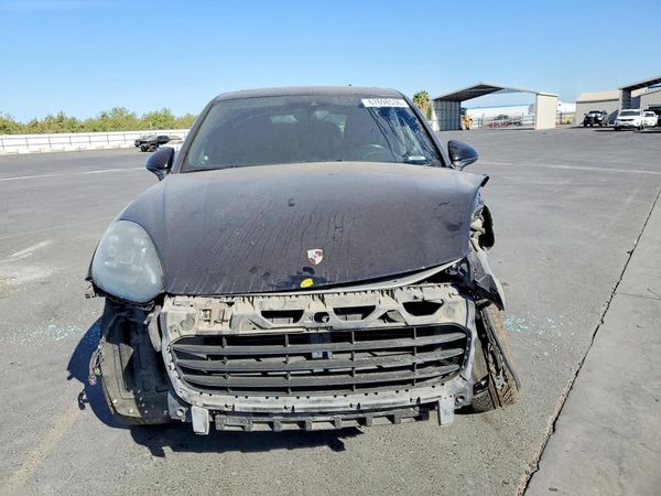 2016 PORSCHE CAYENNE