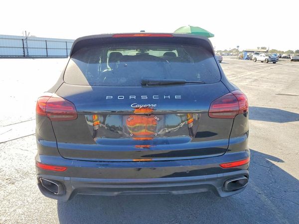 2016 PORSCHE CAYENNE