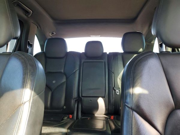 2016 PORSCHE CAYENNE