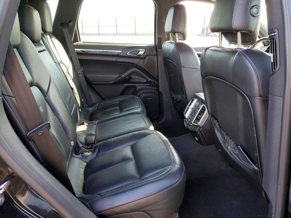 2016 PORSCHE CAYENNE