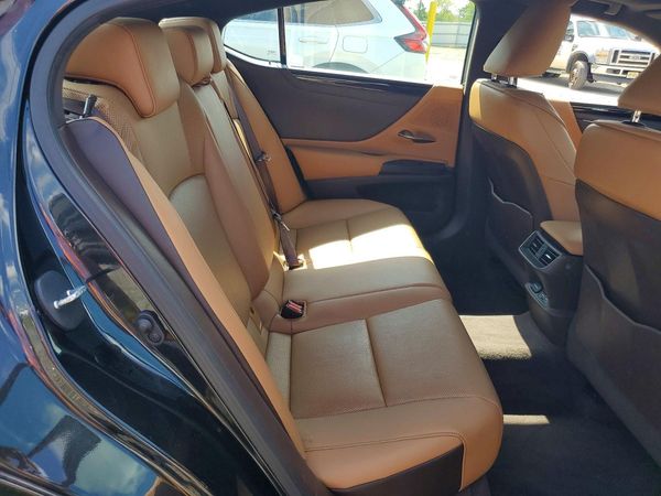 2020 LEXUS ES