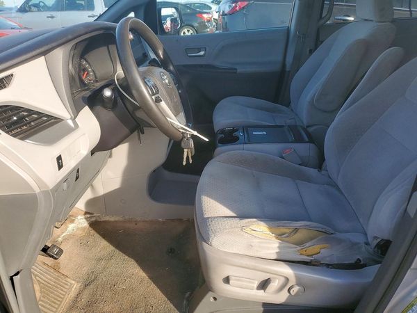 2015 TOYOTA SIENNA — DENT