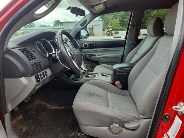 2015 TOYOTA TACOMA Delux Grade