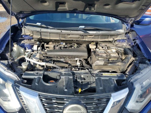 2018 NISSAN ROGUE — Engine bay
