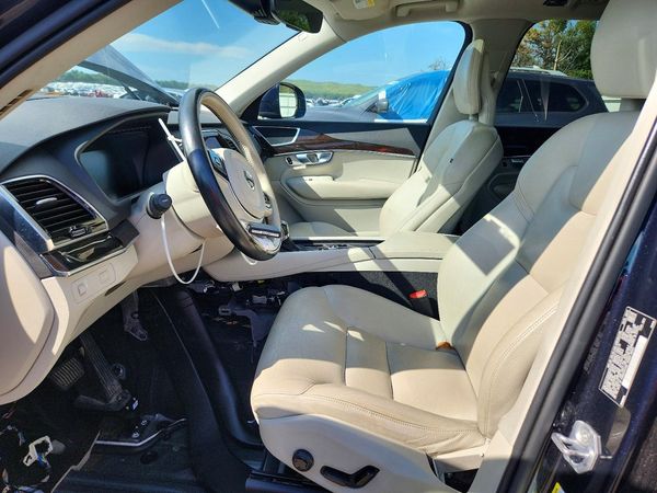 2017 VOLVO XC90