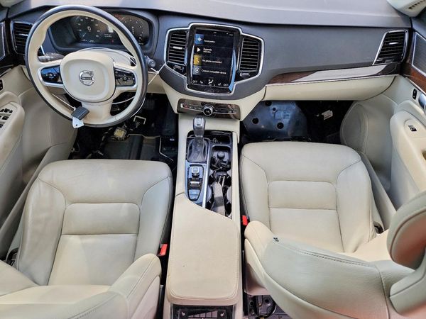 2017 VOLVO XC90