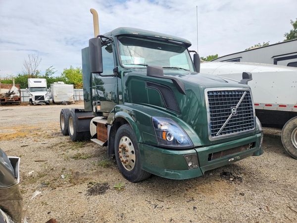 2013 VOLVO VN