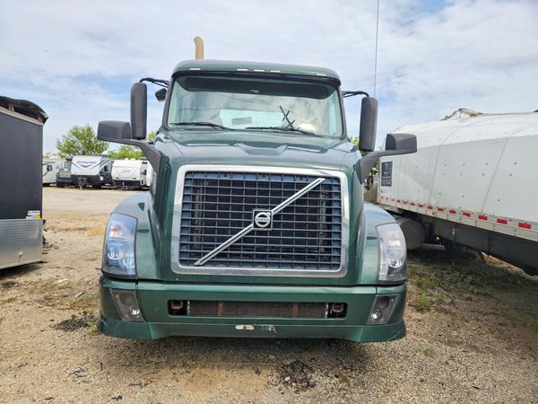 2013 VOLVO VN
