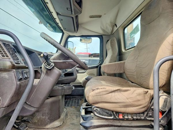 2013 VOLVO VN