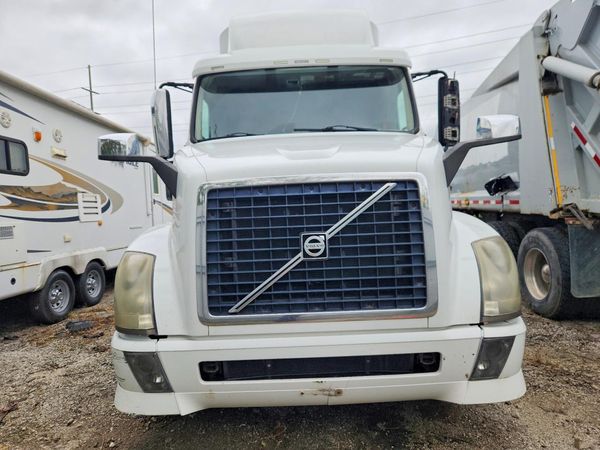 2015 VOLVO VN — DIRF