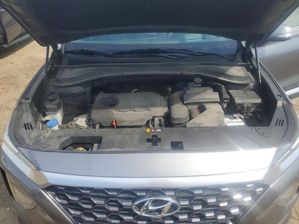 2019 HYUNDAI SANTA FE Limited, Ultimate — Engine bay