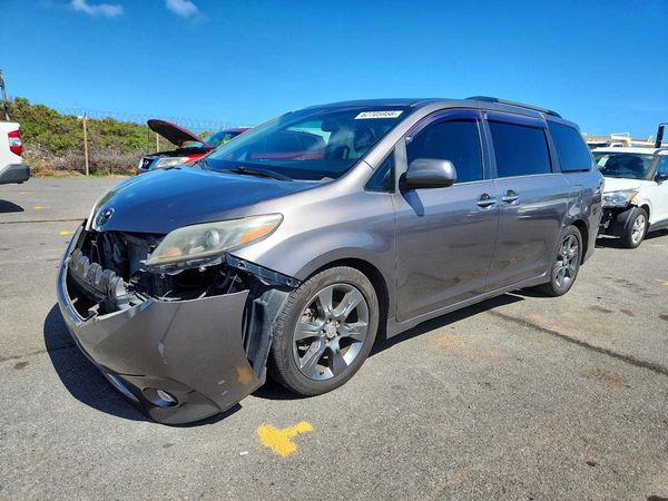 2016 TOYOTA SIENNA