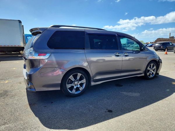 2016 TOYOTA SIENNA