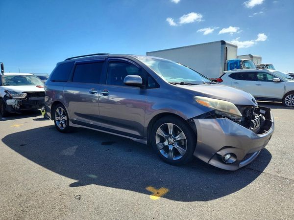 2016 TOYOTA SIENNA