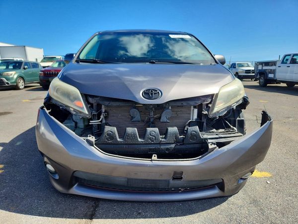 2016 TOYOTA SIENNA