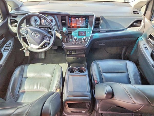 2016 TOYOTA SIENNA