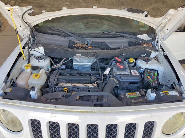 2017 JEEP PATRIOT Sport — Engine bay