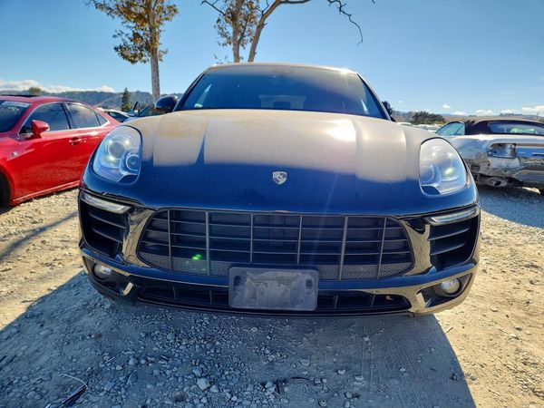 2018 PORSCHE MACAN