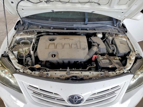 2013 TOYOTA COROLLA — Engine bay
