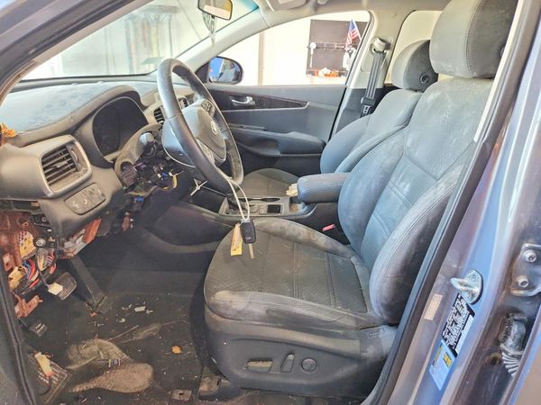 2020 KIA SORENTO L, LX, S — DENT